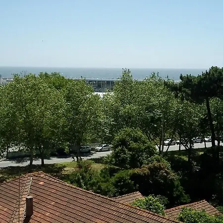 Homestay Porto's City Park & Surf Beach