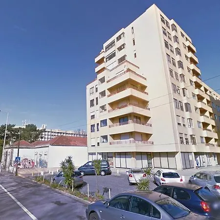 Porto's City Park & Surf Beach Homestay