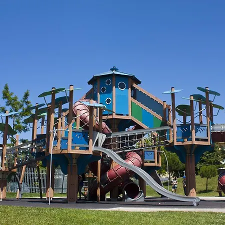 Homestay Porto's City Park & Surf Beach *